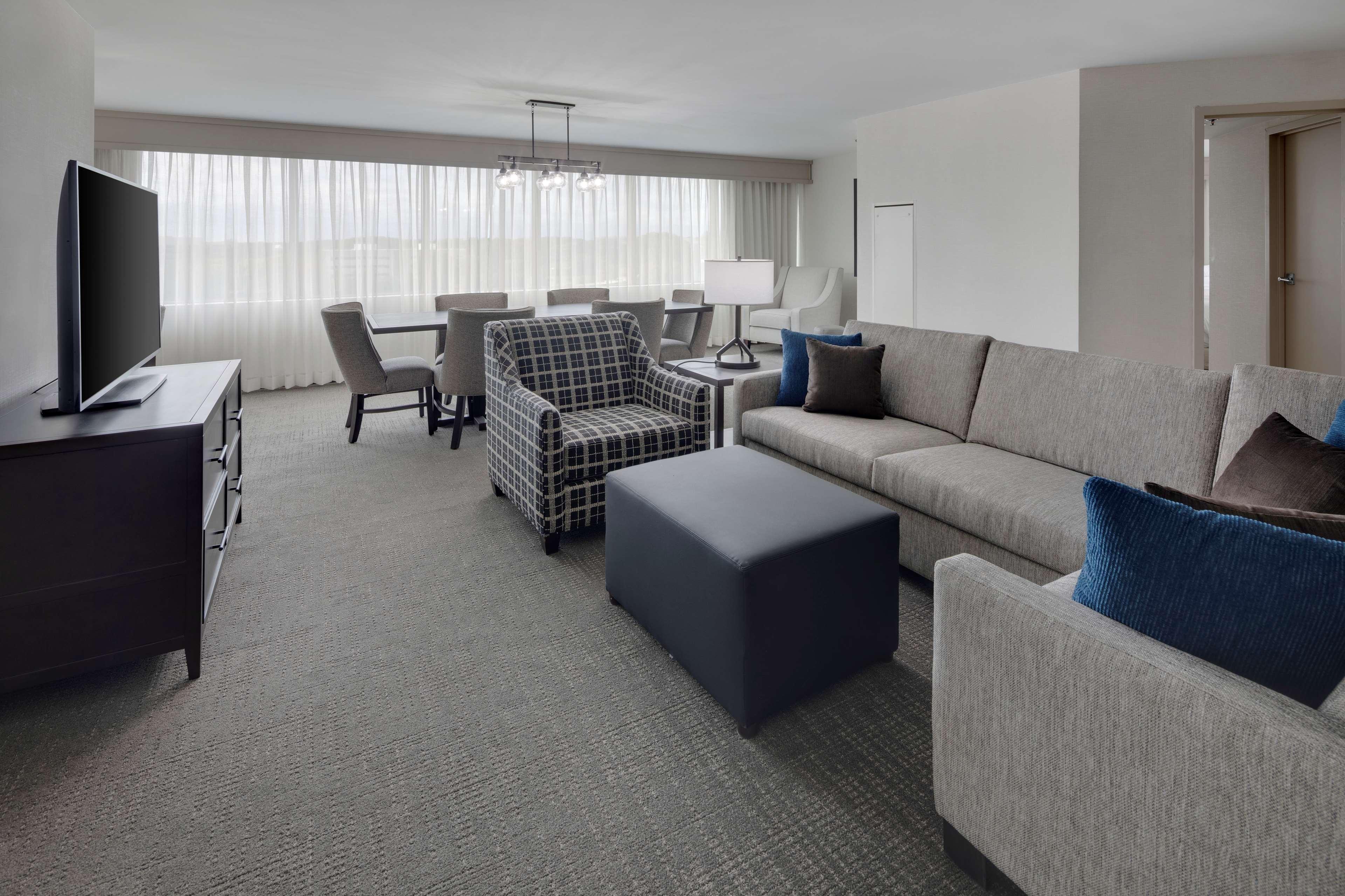 Embassy Suites By Hilton Detroit Troy Auburn Hills Extérieur photo